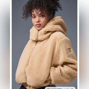 LIKE NEW ALO Foxy Sherpa Jacket, Camel, size S